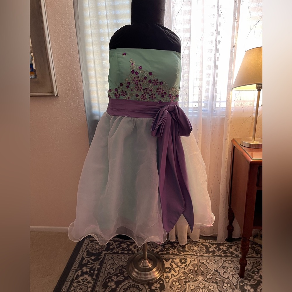 Sunvary ADORABLE party dress. Size MOST LIKELY M/L. Cup C-D. Gorgeous colors!